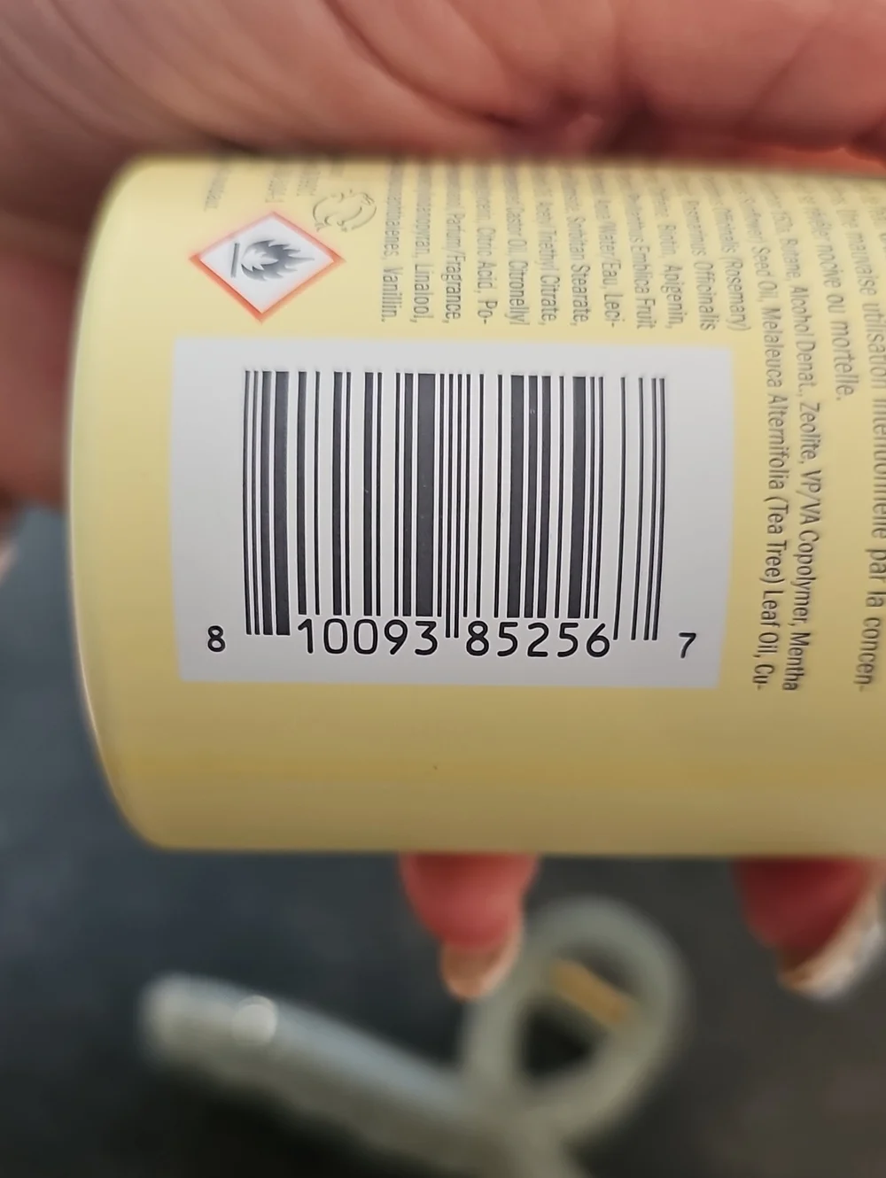 Drybar Big Brew Root Spray in Pale Yellow w/ 2 Claw Clips